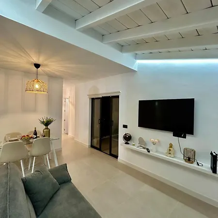 Art Comfort And Tradition In Apartment