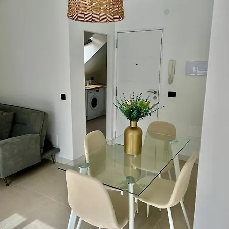 Art Comfort And Tradition In Apartment *